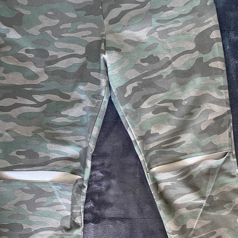 Camo leggings
